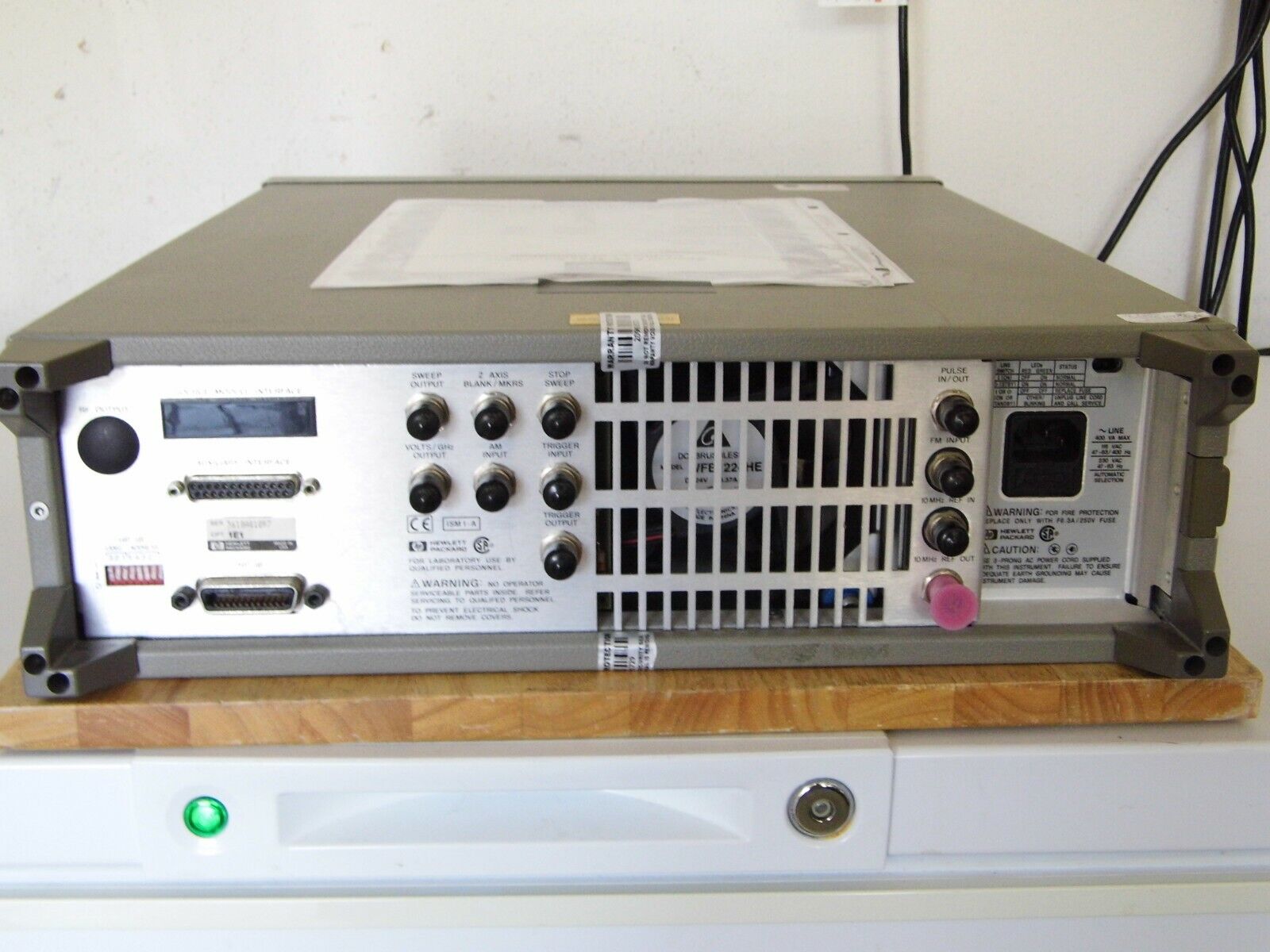 AT HP 83752A .01-20GHz Synthesized Signal Sweeper w/opt. 1E1 & cal. w/data AT HP 83752A .01-20GHz Synthesized Signal Sweeper w/opt. 1E1 & cal. w/data
